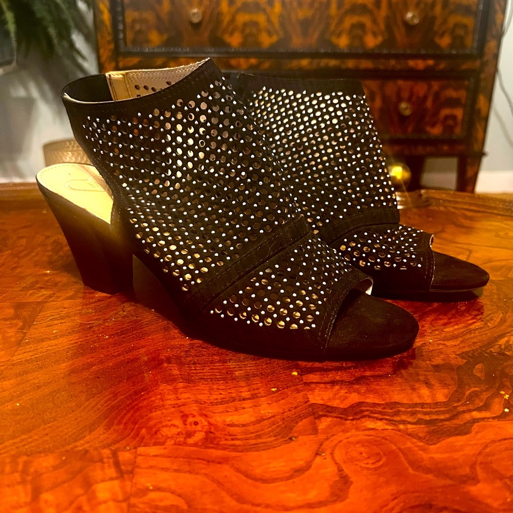 Perferoated open toe Booties